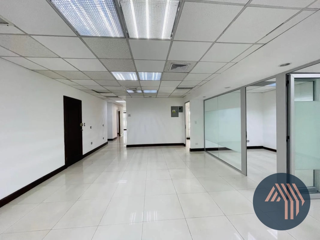 ALQUILER DE AMPLIA OFICINA 122MT2 - CASA VERANDA, ZONA 10 - 3