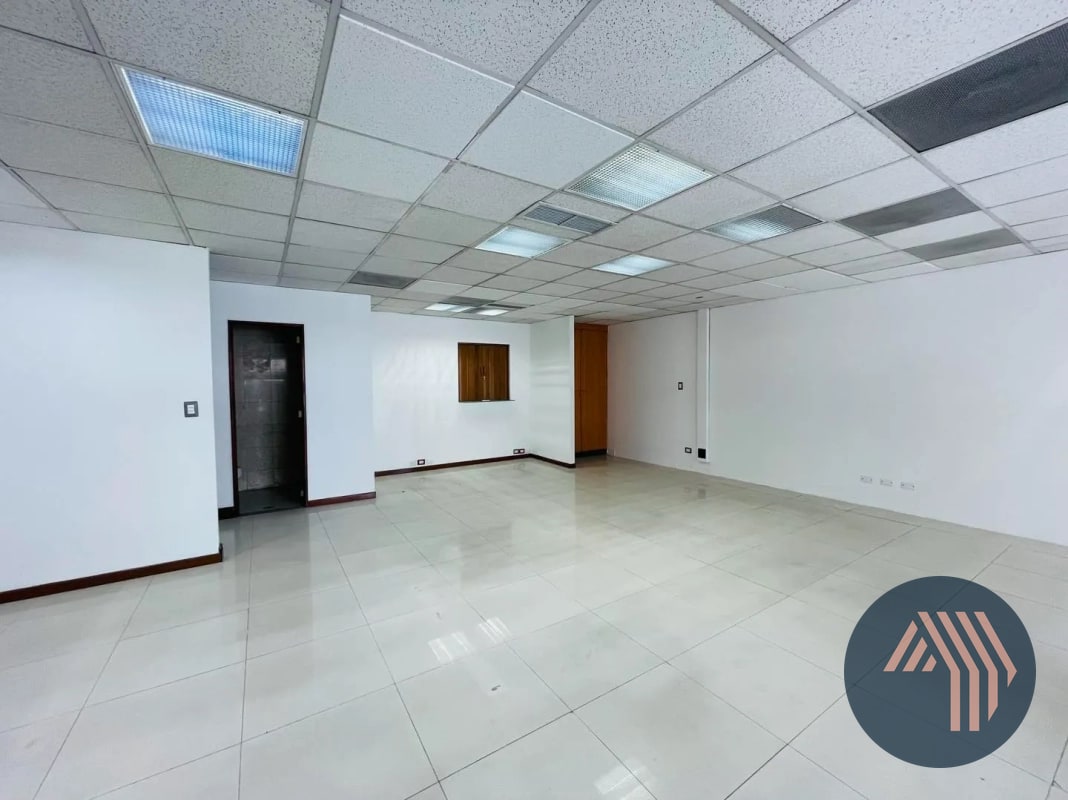 ALQUILER DE AMPLIA OFICINA 122MT2 - CASA VERANDA, ZONA 10 - 5