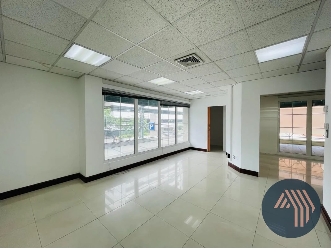 ALQUILER DE AMPLIA OFICINA 122MT2 - CASA VERANDA, ZONA 10 - 6