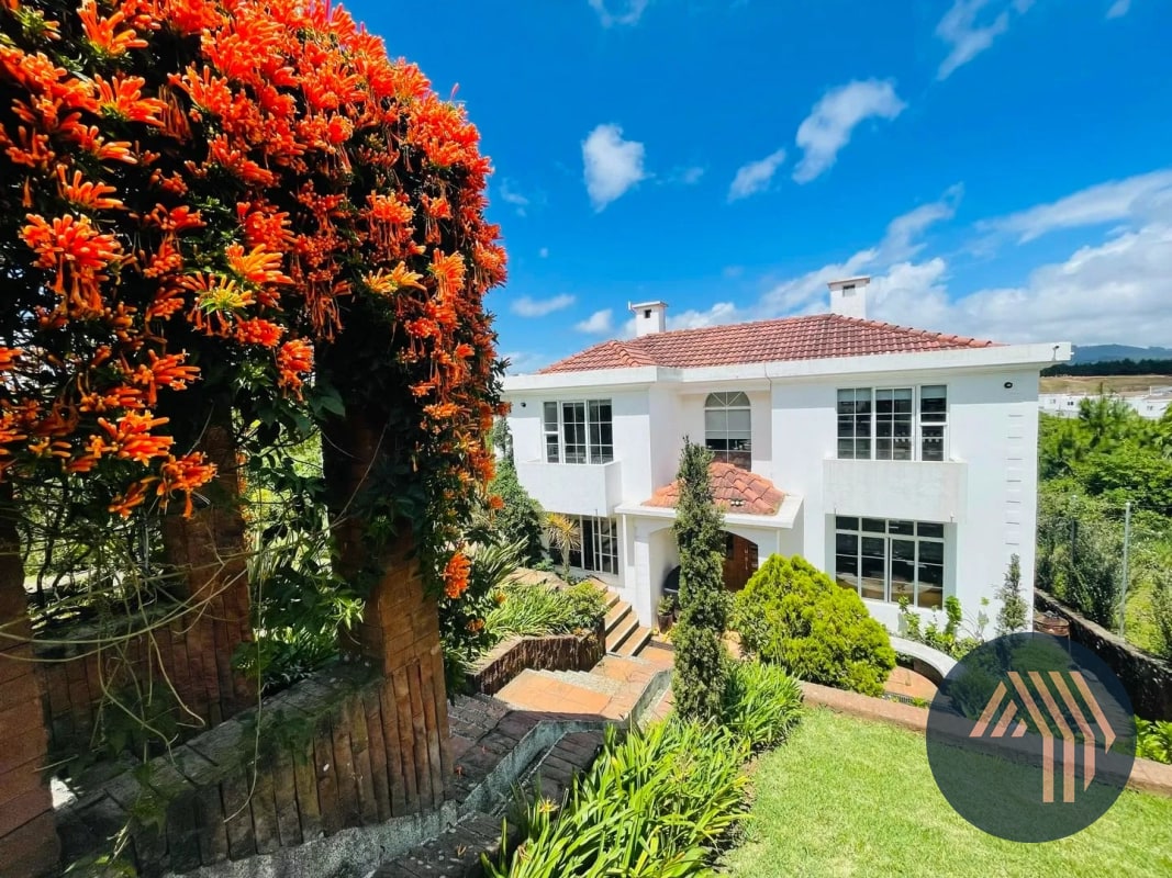VENTA DE AMPLIA CASA - ALTA VISTA CLUB, SAN JOSÉ PINULA - 1