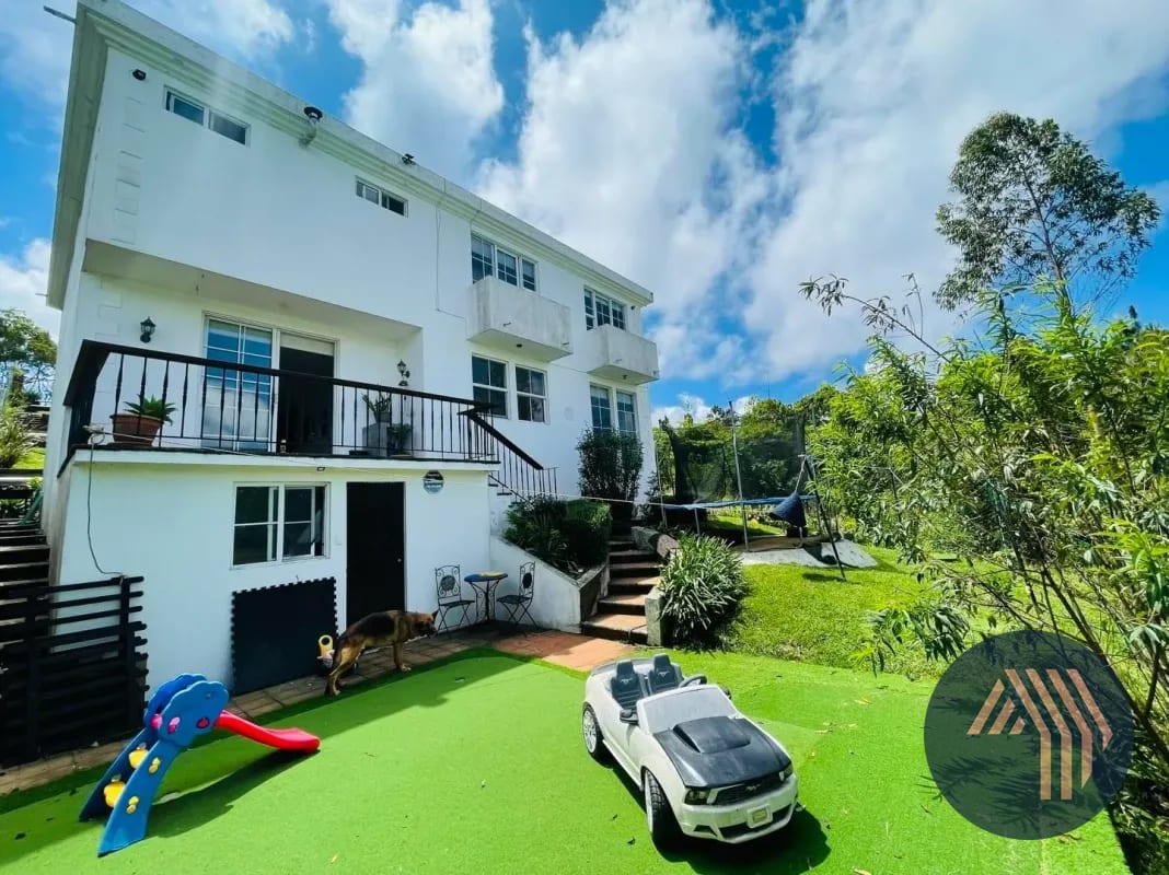 VENTA DE AMPLIA CASA - ALTA VISTA CLUB, SAN JOSÉ PINULA — Casa en Venta en Carretera a El Salvador, Guatemala, Ciudad — foto 5 de 10