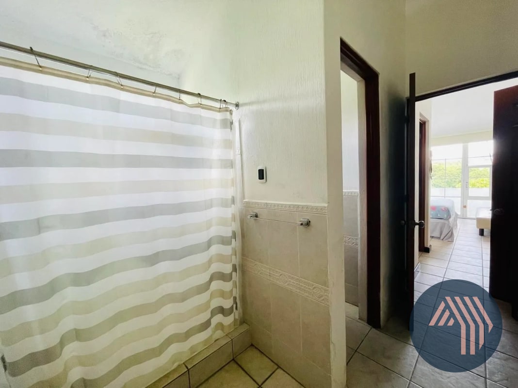 VENTA DE AMPLIA CASA - ALTA VISTA CLUB, SAN JOSÉ PINULA - 8