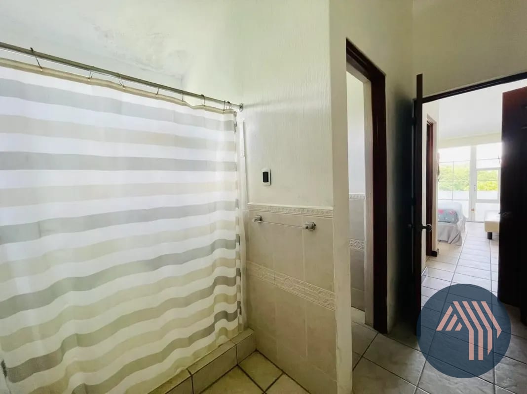 VENTA DE AMPLIA CASA - ALTA VISTA CLUB, SAN JOSÉ PINULA — Casa en Venta en Carretera a El Salvador, Guatemala, Ciudad — foto 8 de 10