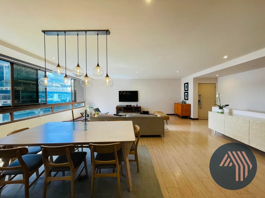 VENTA DE AMPLIO APARTAMENTO DE 2 NIVELES - VEINTI4, ZONA 10 - 12