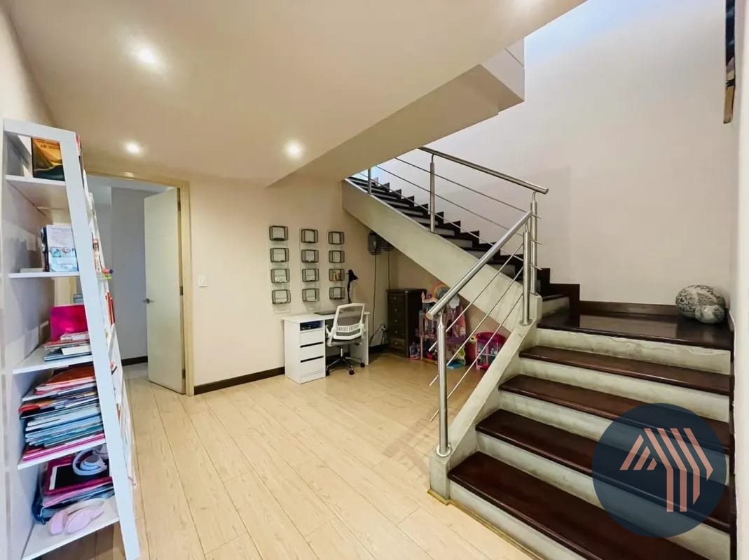 VENTA DE AMPLIO APARTAMENTO DE 2 NIVELES - VEINTI4, ZONA 10 — Apartamento en Alquiler en Veinti4, Zona 10, Guatemala, Ciudad — foto 2 de 16
