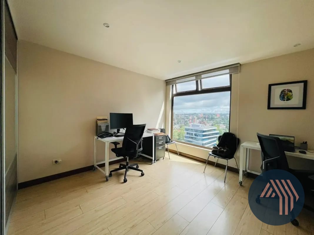 VENTA DE AMPLIO APARTAMENTO DE 2 NIVELES - VEINTI4, ZONA 10 — Apartamento en Alquiler en Veinti4, Zona 10, Guatemala, Ciudad — foto 3 de 16