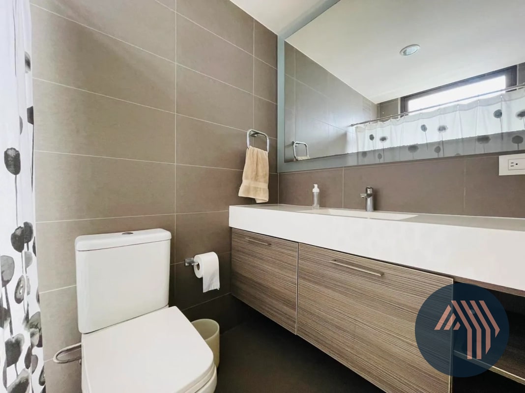 VENTA DE AMPLIO APARTAMENTO DE 2 NIVELES - VEINTI4, ZONA 10 - 3