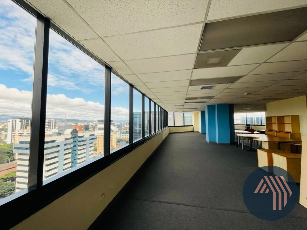 ALQUILER DE AMPLIA OFICINA PENTHOUSE 829MT2 - MURANO, ZONA 10 - 7