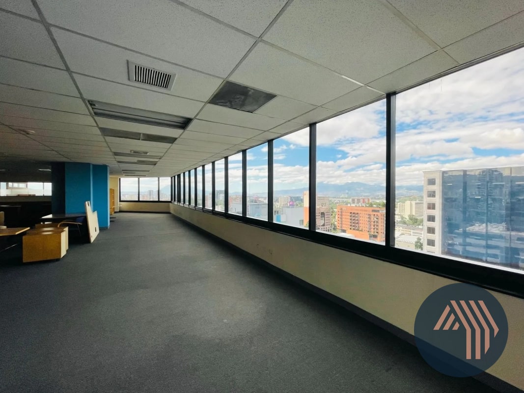 ALQUILER DE AMPLIA OFICINA PENTHOUSE 829MT2 - MURANO, ZONA 10 - 6