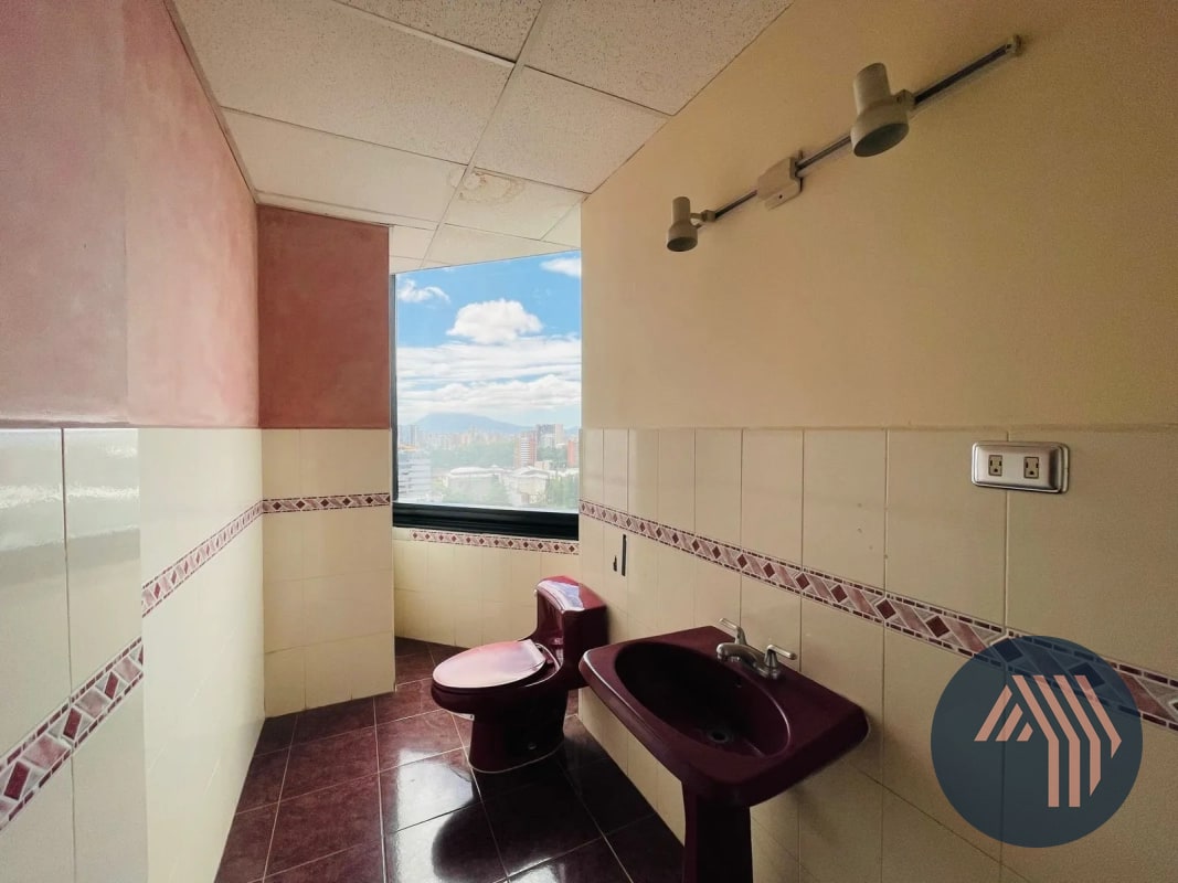 ALQUILER DE AMPLIA OFICINA PENTHOUSE 829MT2 - MURANO, ZONA 10 - 2