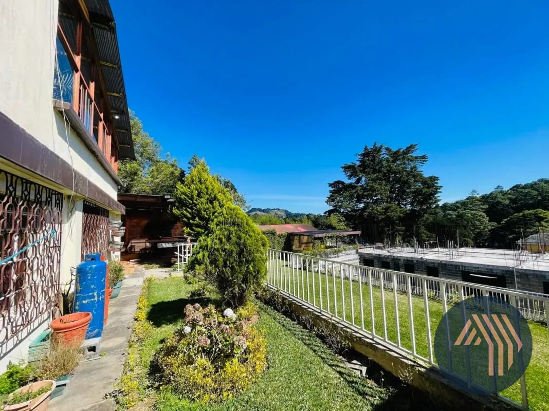 VENTA DE AMPLIA CASA - LOMAS DE SAN RAFAEL, KM 16 CES — Casa en Venta en Lomas de San Rafael, Carretera a El Salvador, Guatemala, Ciudad — foto 4 de 10