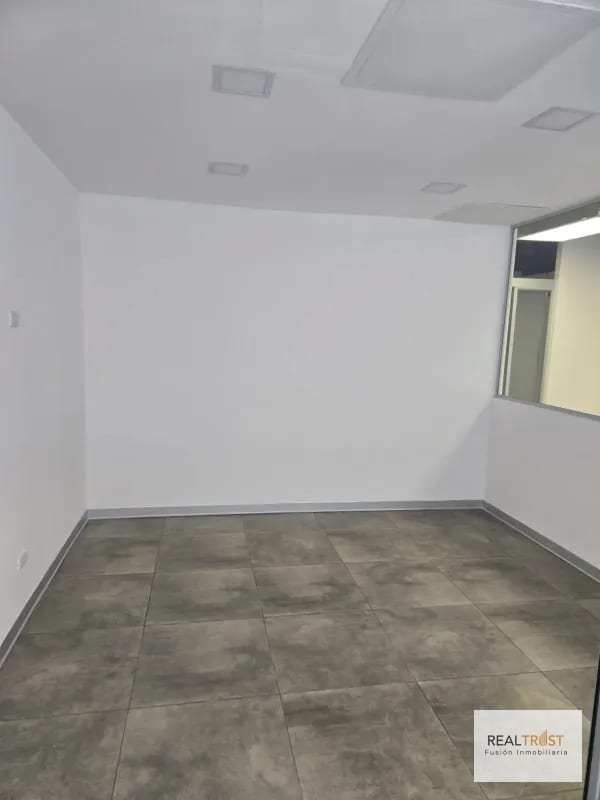 OFICINA EN RENTA ZONA 10 — Oficina en Alquiler en Zona 10, Guatemala, Ciudad — foto 6 de 7