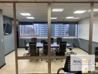 OFICINA EN RENTA EDIFICIO DUBAI CENTER ZONA 10 — Oficina en Alquiler en Zona 10, Guatemala, Ciudad — miniatura 5 de 7