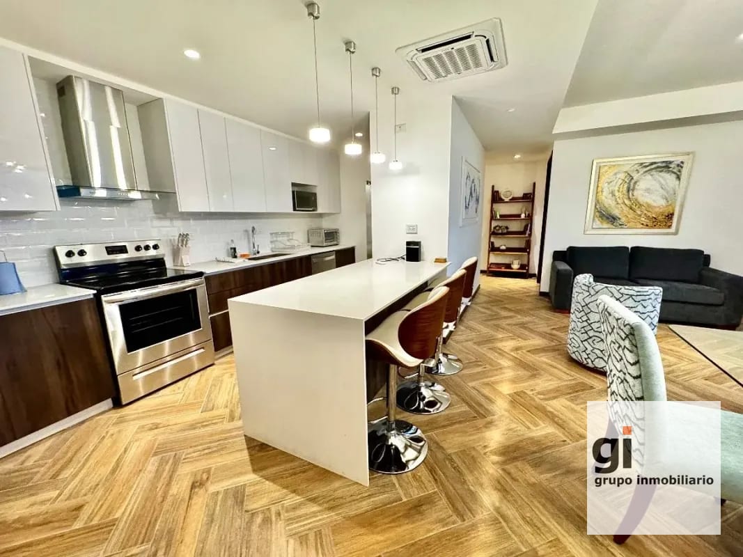 Apartamento en venta amueblado 3 dormitorios y cuarto de servicios, zona 10 — Apartamento en Venta en Zona 10, Guatemala, Ciudad — foto 1 de 14