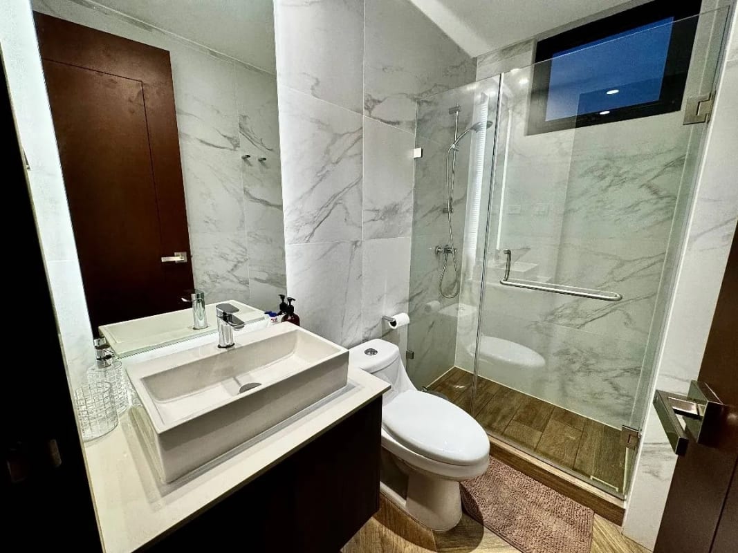 Apartamento en venta amueblado 3 dormitorios y cuarto de servicios, zona 10 — Apartamento en Venta en Zona 10, Guatemala, Ciudad — foto 8 de 14