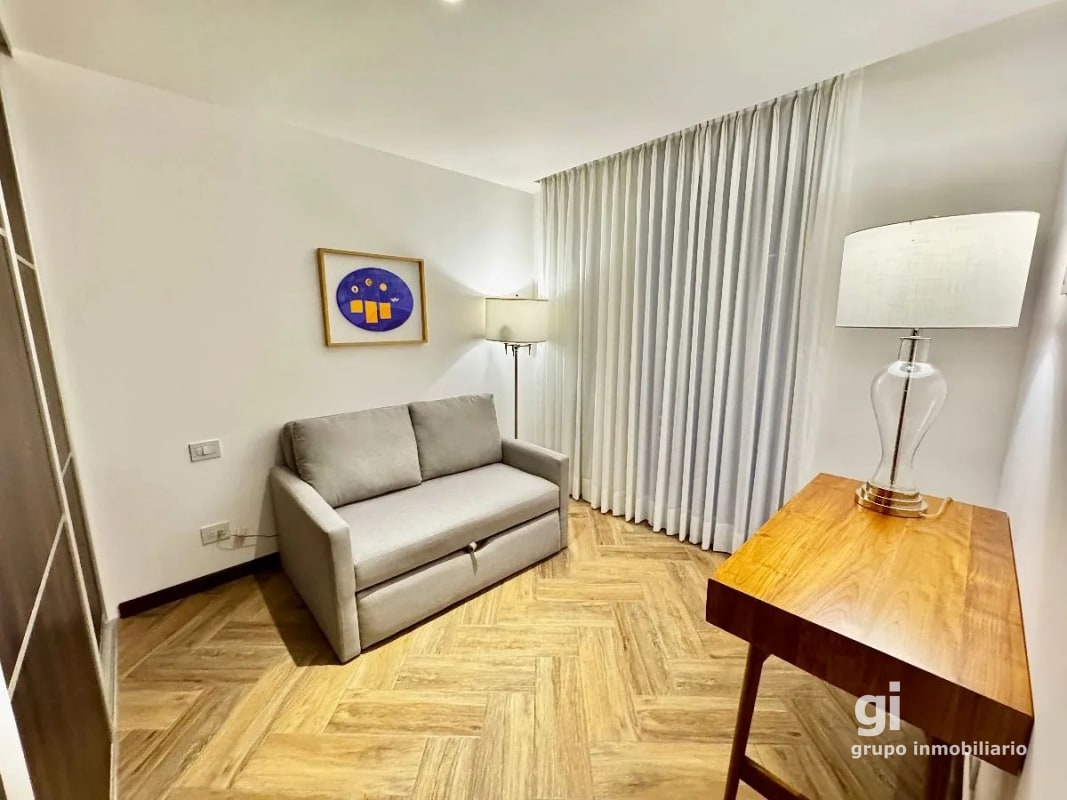 Apartamento en venta amueblado 3 dormitorios y cuarto de servicios, zona 10 - 7