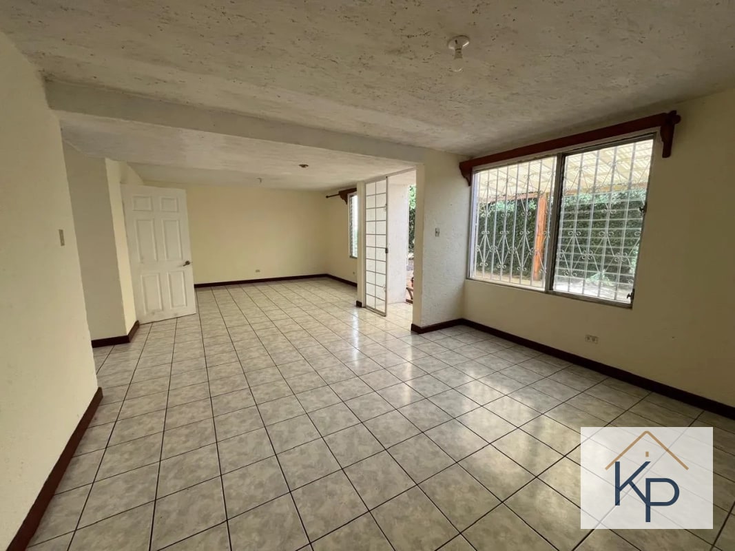 Amplia casa en venta en condominio Km 19 a San José Pinula - 13