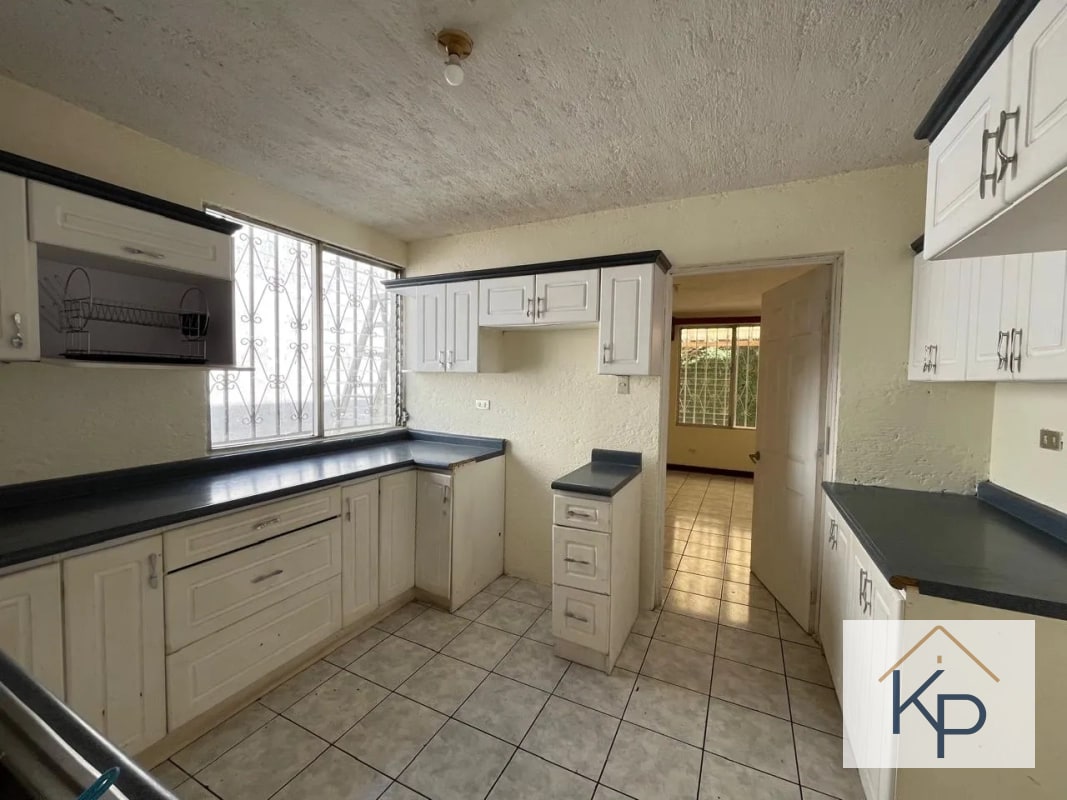 Amplia casa en venta en condominio Km 19 a San José Pinula - 12