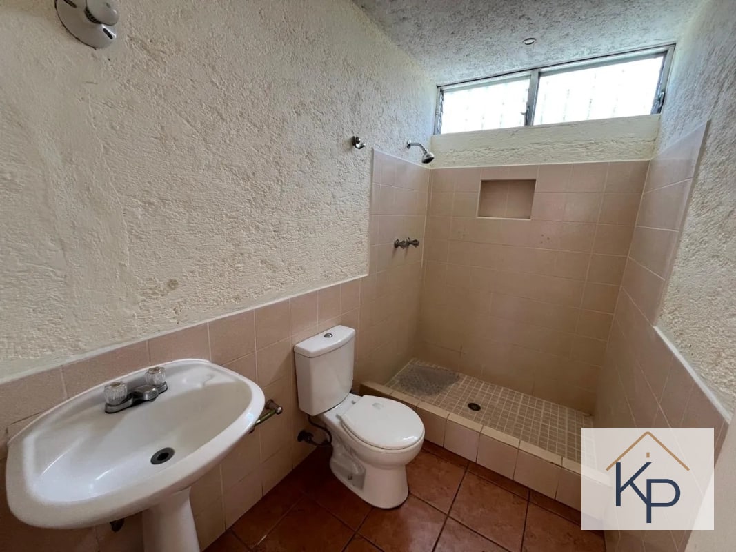 Amplia casa en venta en condominio Km 19 a San José Pinula - 3