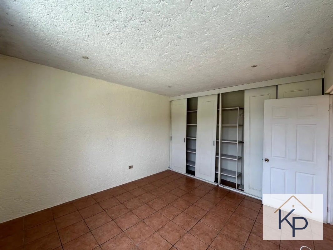 Amplia casa en venta en condominio Km 19 a San José Pinula - 2