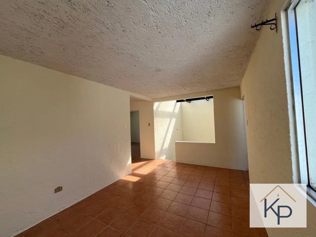 Amplia casa en venta en condominio Km 19 a San José Pinula - 1