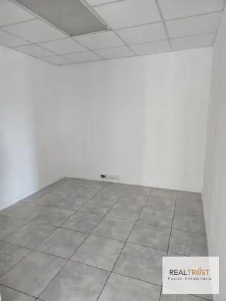 ALQUILO OFICINA EN DESING CENTER ZONA 10 — Oficina en Alquiler en Zona 10, Guatemala, Ciudad — miniatura 5 de 9