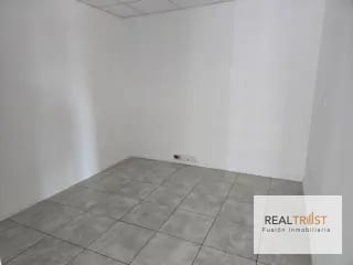 ALQUILO OFICINA EN DESING CENTER ZONA 10 — Oficina en Alquiler en Zona 10, Guatemala, Ciudad — miniatura 4 de 9