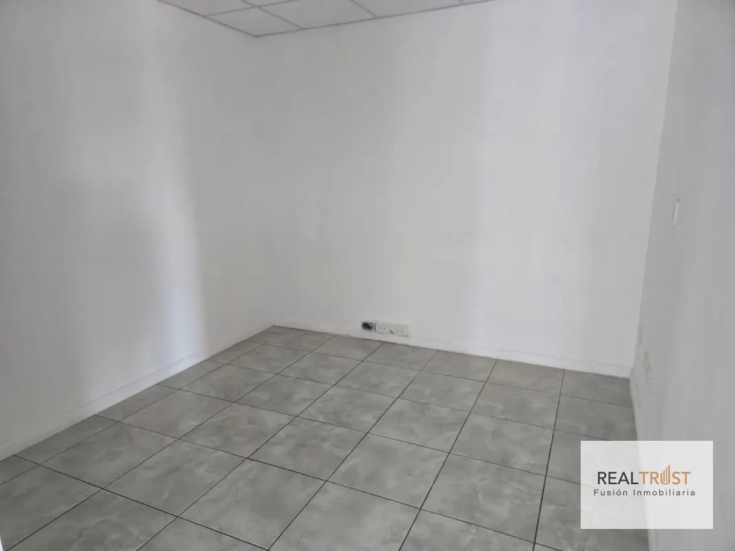 ALQUILO OFICINA EN DESING CENTER ZONA 10 — Oficina en Alquiler en Zona 10, Guatemala, Ciudad — foto 4 de 9