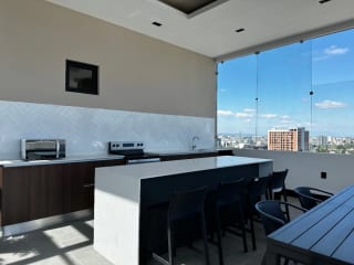 BONADIEZ, Z10. Apartamento amueblado y equipado en alquiler — Apartamento en Alquiler en Bonadiez, Zona 10, Guatemala, Ciudad — miniatura 4 de 13