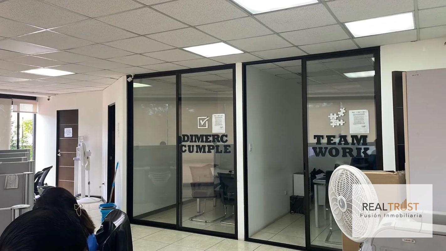 OFICINA EN RENTA DESIGN CENTER ZONA 10 - 3