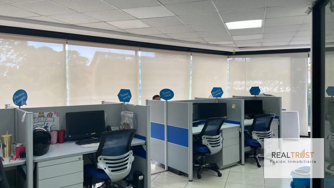 OFICINA EN RENTA DESIGN CENTER ZONA 10 — Oficina en Alquiler en Zona 10, Guatemala, Ciudad — foto 2 de 3