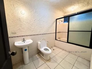 CASA EN VENTA ARRAZOLA 2 IDEAL PARA INVERSIONISTAS — Casa en Venta en Carretera a El Salvador, Guatemala, Ciudad — miniatura 7 de 12