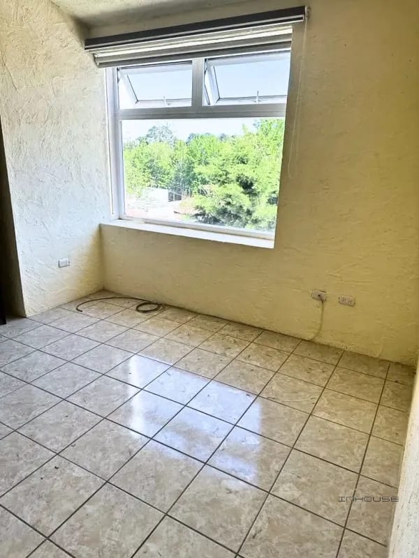 CASA EN VENTA ARRAZOLA 2 IDEAL PARA INVERSIONISTAS — Casa en Venta en Carretera a El Salvador, Guatemala, Ciudad — foto 3 de 12