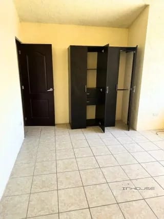 CASA EN VENTA ARRAZOLA 2 IDEAL PARA INVERSIONISTAS — Casa en Venta en Carretera a El Salvador, Guatemala, Ciudad — miniatura 2 de 12
