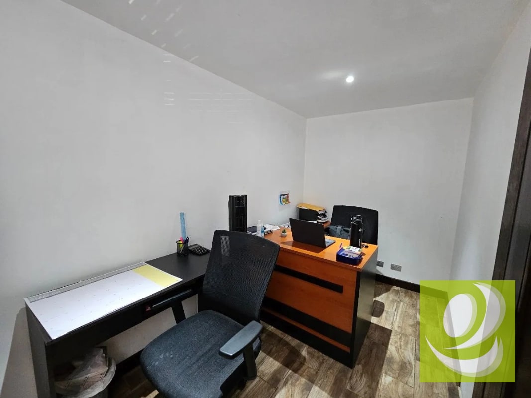 Rento terreno con oficinas en excelente ubicación de zona 5 Ciudad - 5