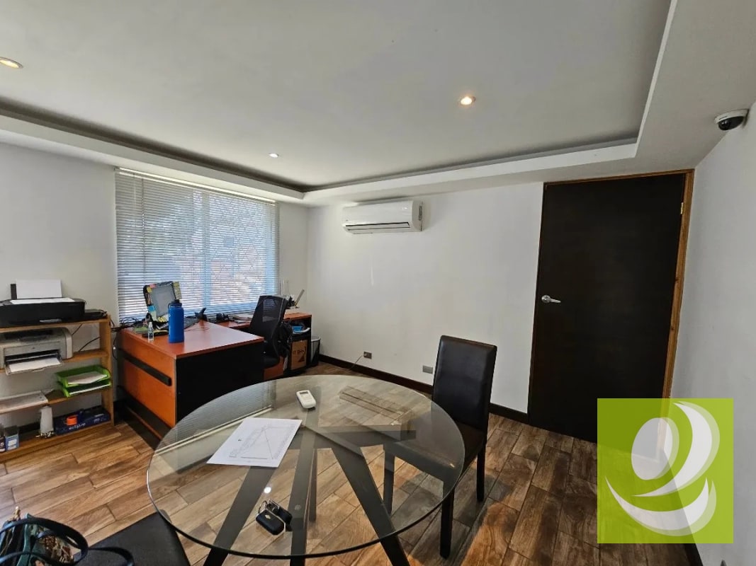 Rento terreno con oficinas en excelente ubicación de zona 5 Ciudad - 4