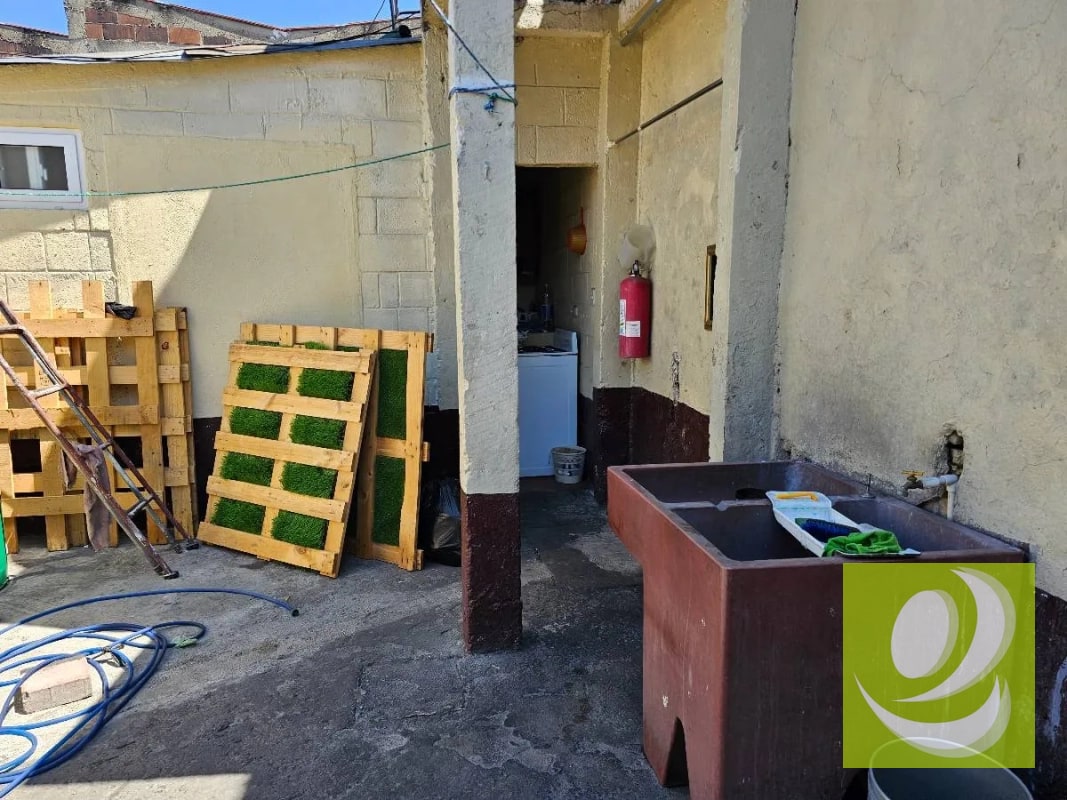 Rento terreno con oficinas en excelente ubicación de zona 5 Ciudad - 1