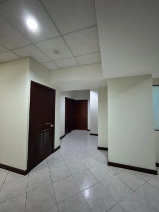 AMPLIA OFICINA EUROPLAZA — Oficina en Alquiler en Europlaza, Zona 14, Guatemala, Ciudad — miniatura 1 de 11