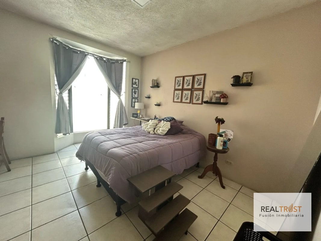 CASA EN VENTA LAS CHARCAS ZONA 11 - 2