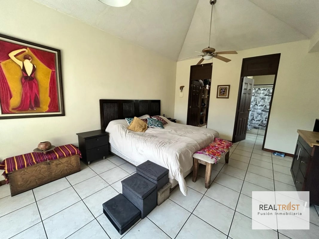 CASA EN VENTA LAS CHARCAS ZONA 11 - 3