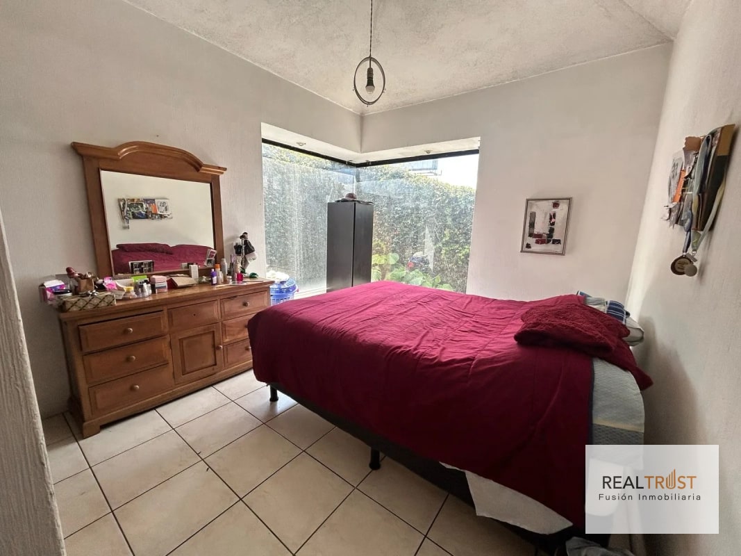 CASA EN VENTA LAS CHARCAS ZONA 11 - 4