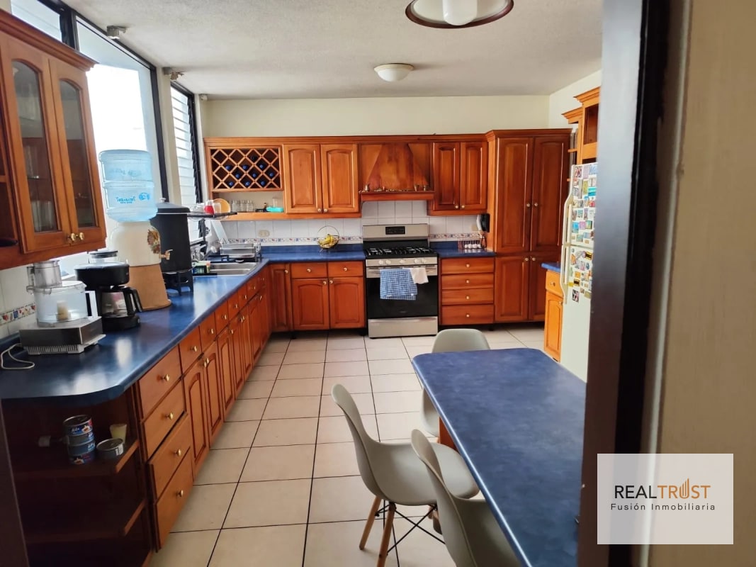 CASA EN VENTA LAS CHARCAS ZONA 11 - 8