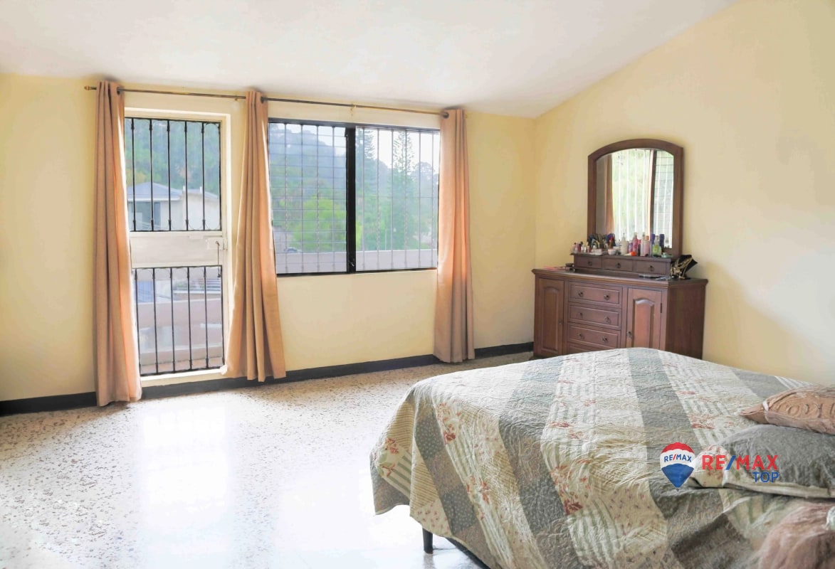 CASA EN COND. LA MONTAÑA, ZONA 16 - 2