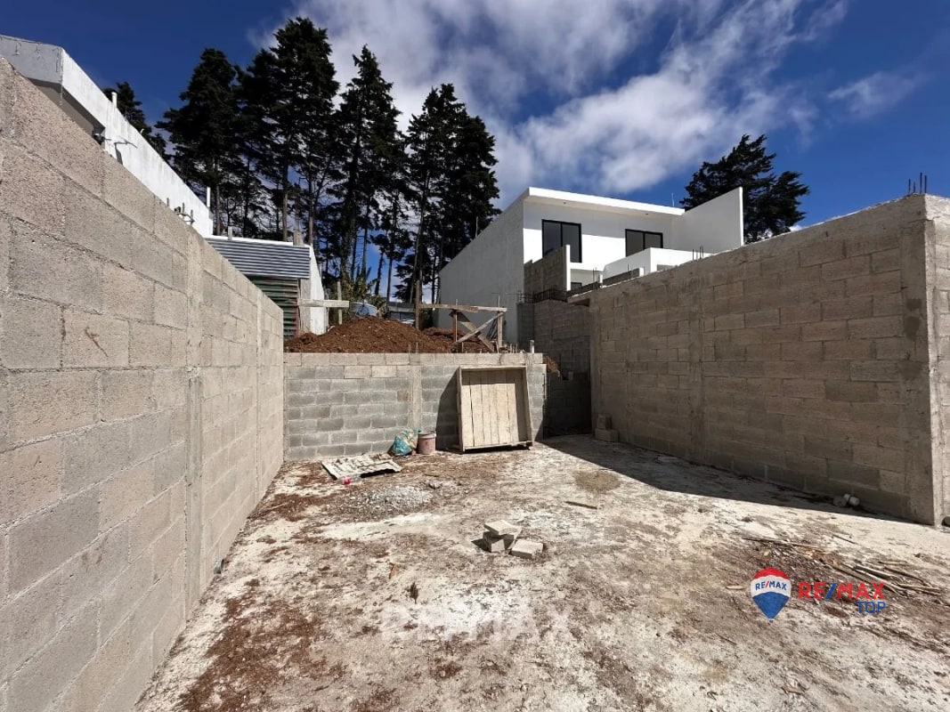 CASA EN CONSTRUCCIÓN EN COND. ARRAZOLA,CAES - 3