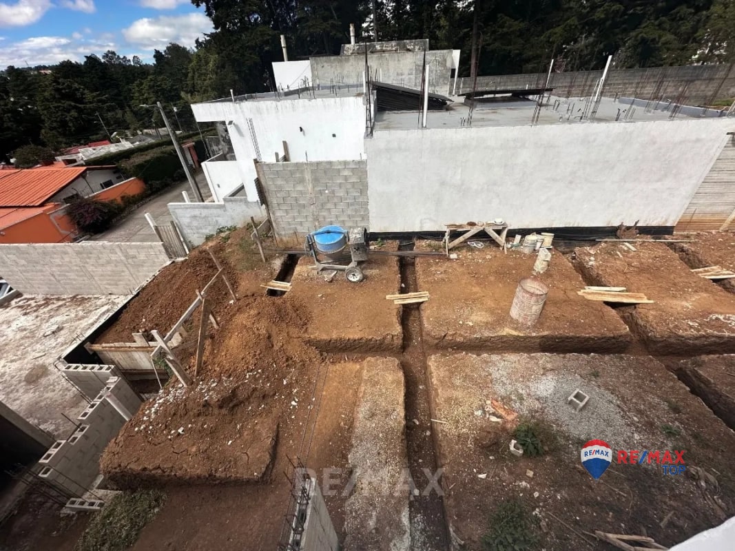 CASA EN CONSTRUCCIÓN EN COND. ARRAZOLA,CAES - 2