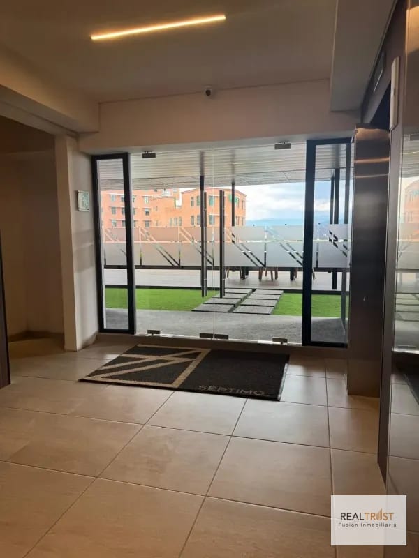 OFICINA EN RENTA EDIFICIO SÉPTIMO ZONA 4 — Oficina en Alquiler en Zona 4, Guatemala, Ciudad — foto 1 de 15