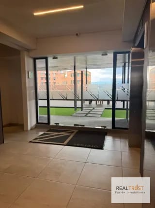 OFICINA EN RENTA EDIFICIO SÉPTIMO ZONA 4 — Oficina en Alquiler en Zona 4, Guatemala, Ciudad — miniatura 1 de 15