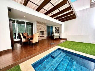 Casa moderna con piscina 4 habs / fuera de garita Z.14 — Casa en Venta en Zona 14, Guatemala, Ciudad — miniatura 1 de 16