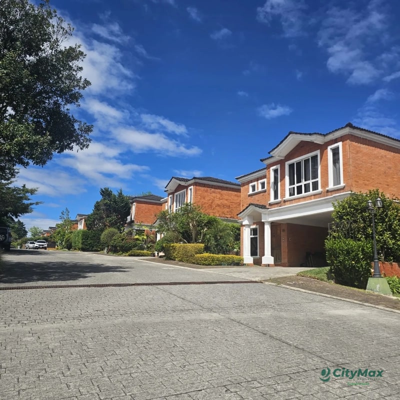 En venta casa en Santiago de Compostela - 1