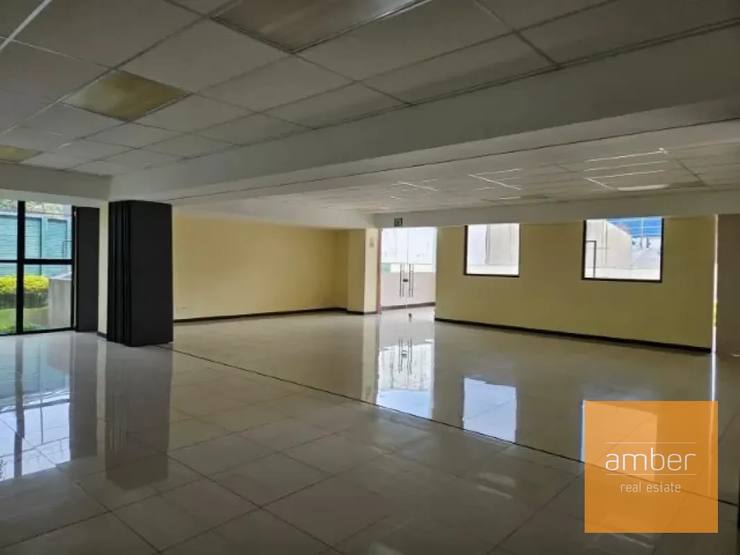 Edificio de oficinas con sótano en Zona 10 — Edificio en Alquiler en Zona 10, Guatemala, Ciudad — foto 12 de 13